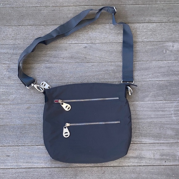 Baggalini gray and pink crossbody